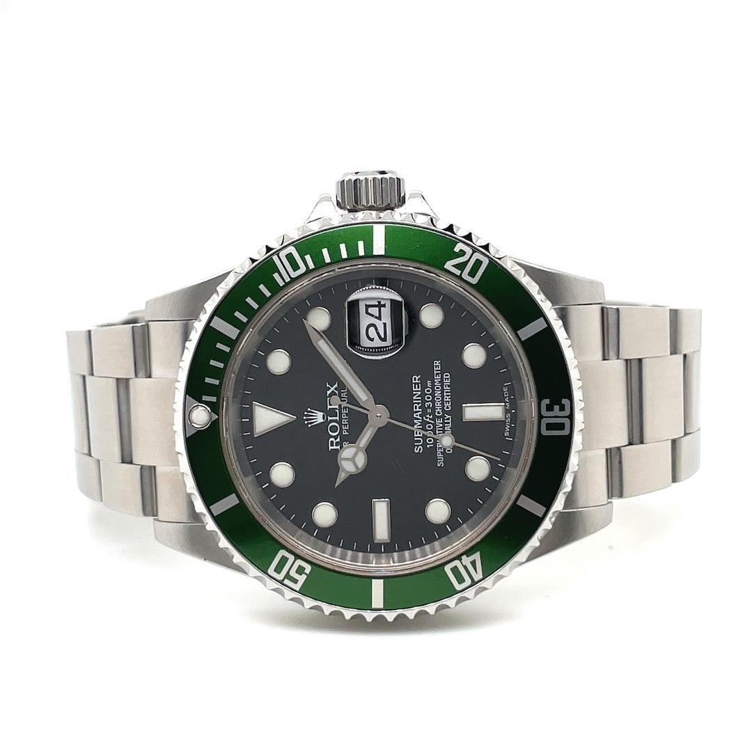 Rolex : Iconic and sporty Submariner 16610 LV of the 50th anniversary, with  green revolving bezel, stainless steel with black dial and seal on the  back, accompanied by box and warranty 